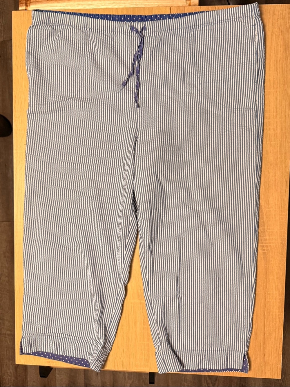 Women's Blue and White Seersucker Striped Capri Pants